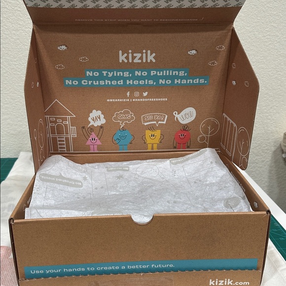 Kizik Prague Kids Black/Black Slip on Sneakers - Picture 7 of 8